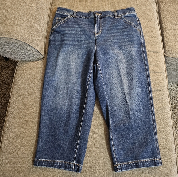 Lane Bryant Classic Casual Relaxed High Rise Denim Jean Capris Size 16 - Picture 1 of 9
